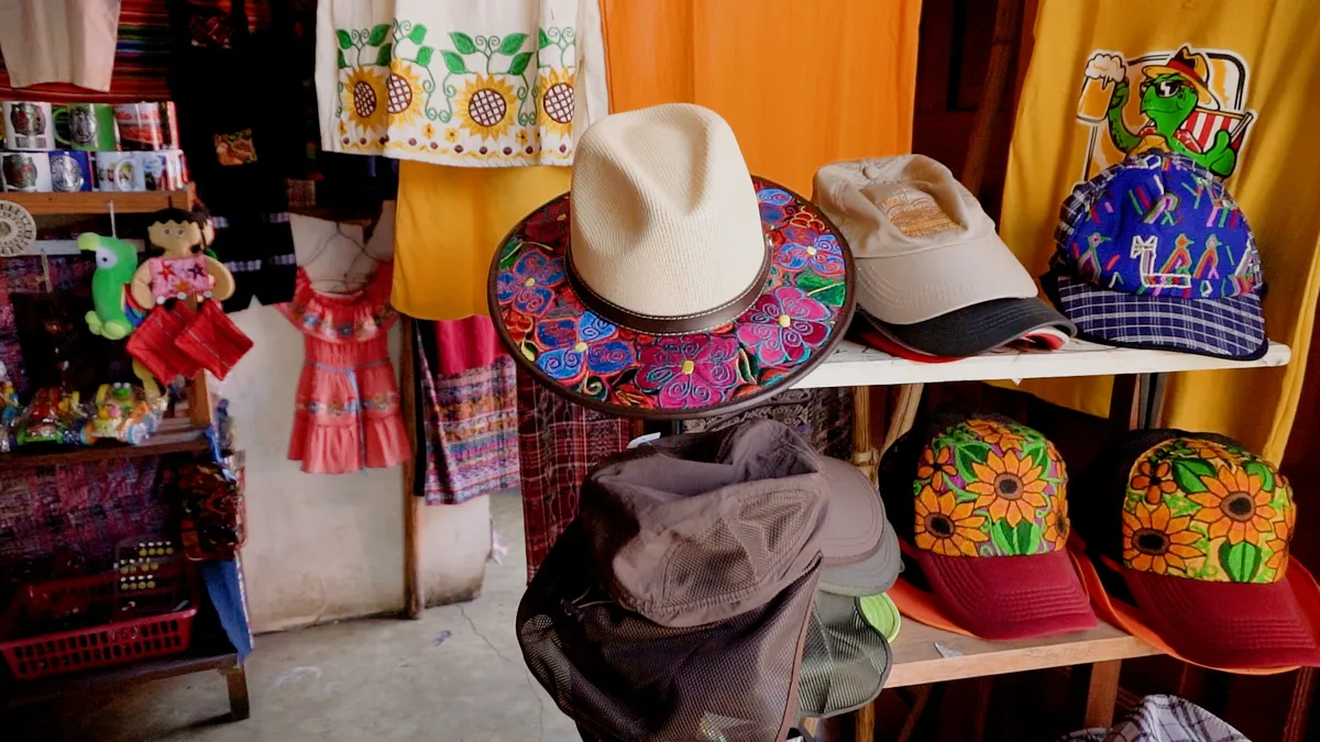 TIENDA TÍPICA EL QUETZAL