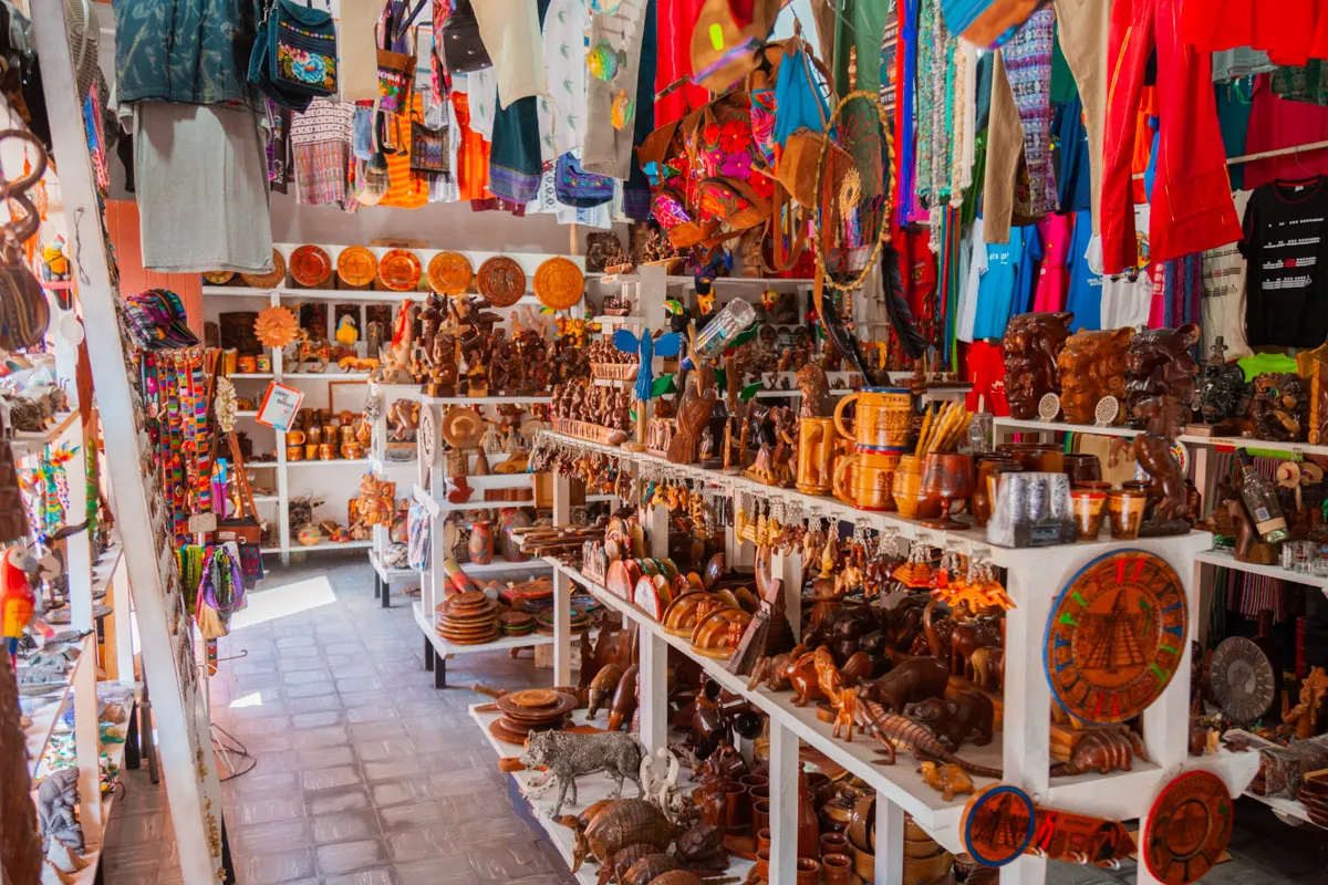 TIENDA TÍPICA EL TUCÁN